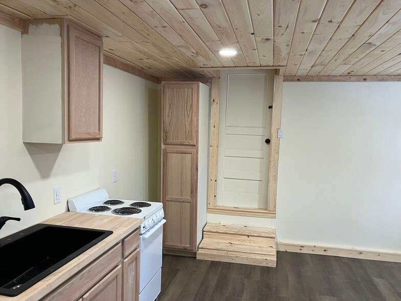 Building Photo - 6910 County Road 37