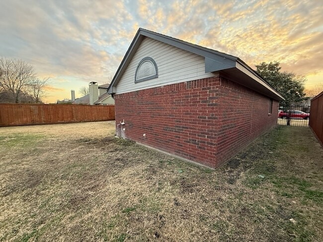 Building Photo - 7012 Bernadine St