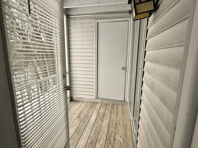 Building Photo - 18 Walden Dr