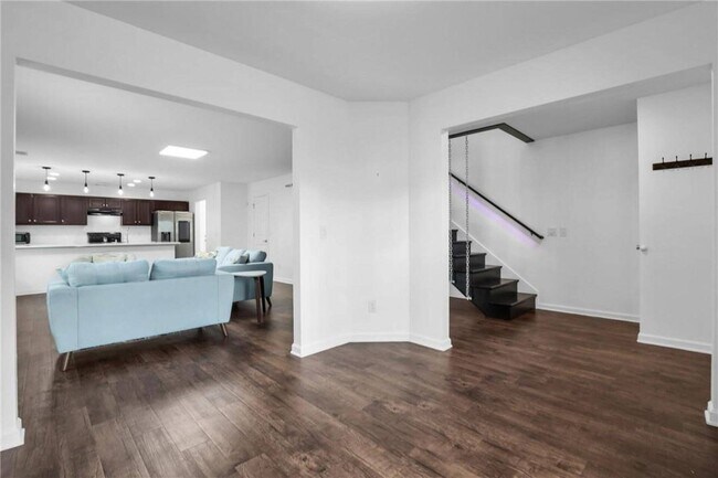 Building Photo - Modern 4 Bedroom South Savannah Home with Fenced Backyard