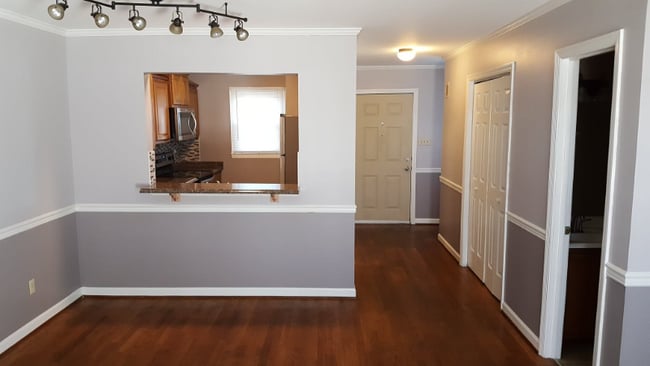 Building Photo - 483 Bramblewood Ln