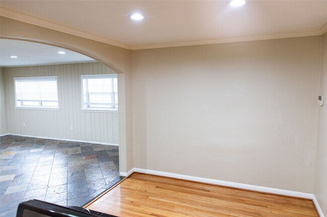 Building Photo - 5564 Aspen St