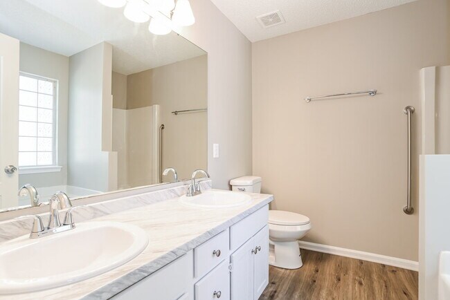 Building Photo - 230 Amir Cir