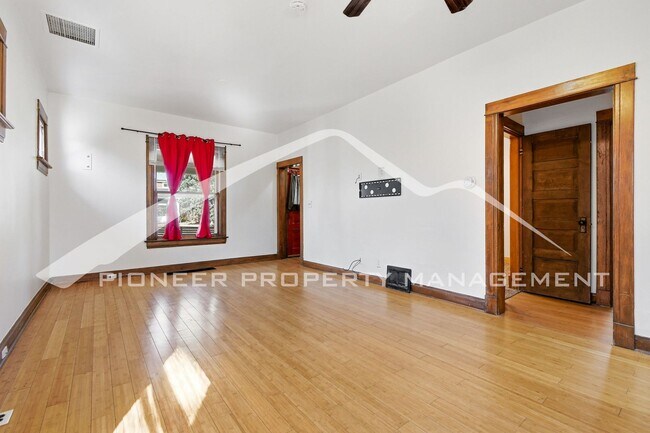 Building Photo - Beautiful Home with Fenced Yard and Washer/Dryer