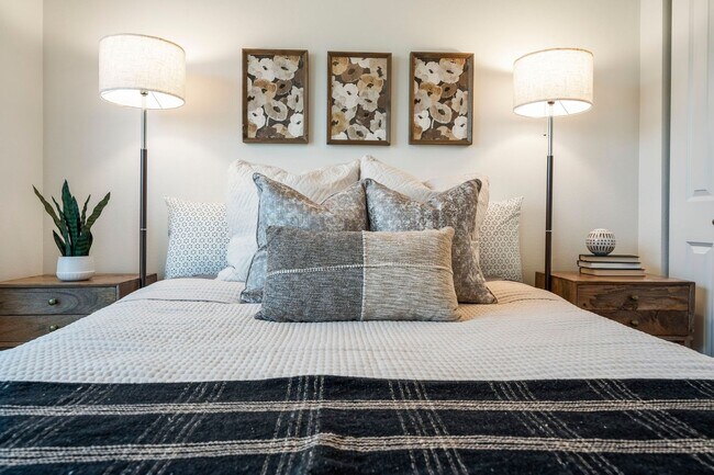 Building Photo - Spring Into Savings: $500 Rent Credit & $5...