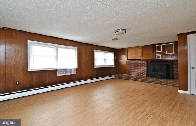 Building Photo - 559 General Muhlenberg Rd