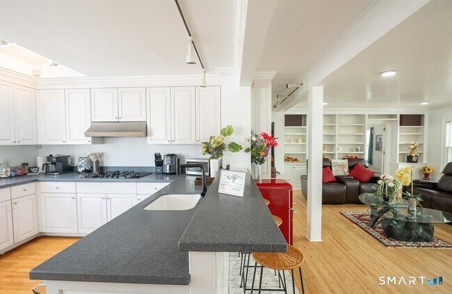 Building Photo - 1 Harmony St