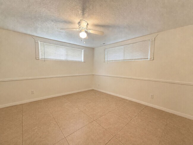 Building Photo - Spacious 3-Bed, 2-Bath Basement Unit in Murray