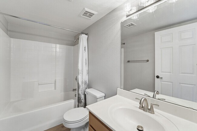 Building Photo - Fully Updated 2 Bed Mesa Condo | Quartz Counters + Pool & Spa