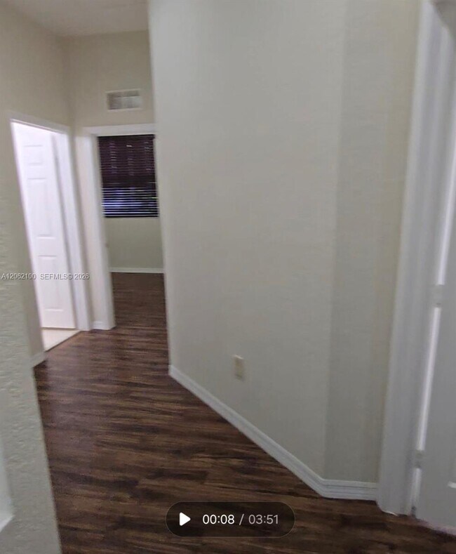 Building Photo - 4917 SW 141st Ave