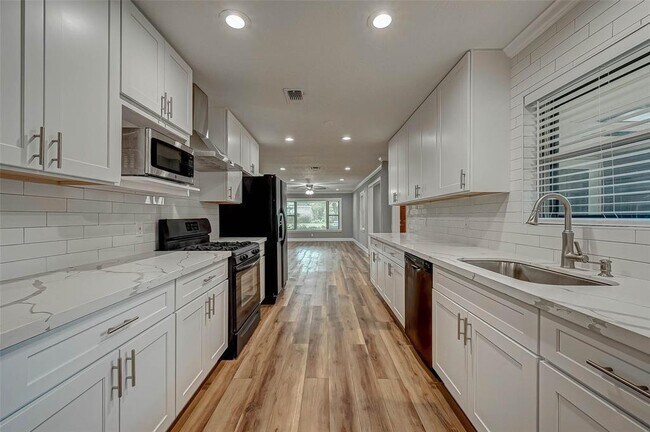 Building Photo - 4038 Cheena Dr
