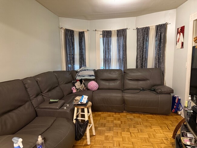 Building Photo - 412 Dewey St