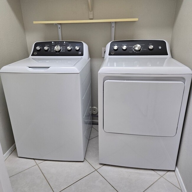 Building Photo - 2 Bedroom 2 Bath in Coyote Lakes