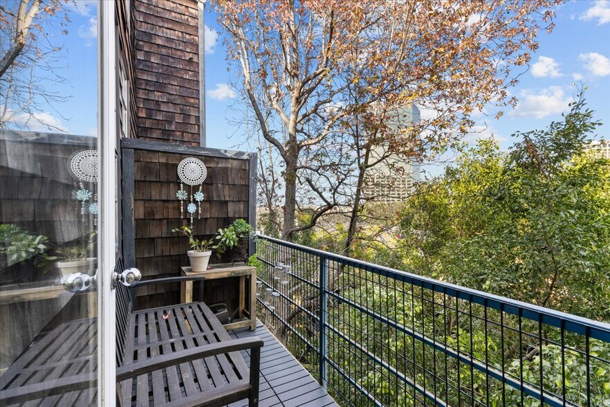 Building Photo - 3880 Fredonia Dr