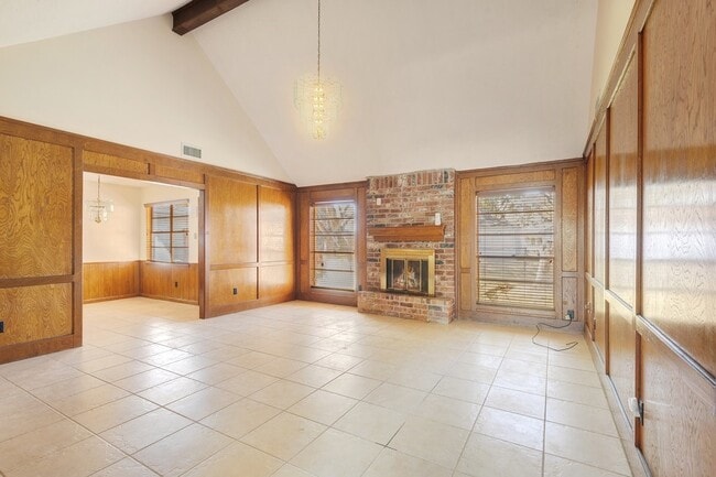 Building Photo - 1006 Bolton Dr