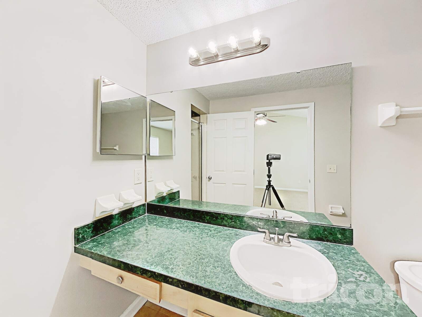 Building Photo - 522 Jimbay Dr