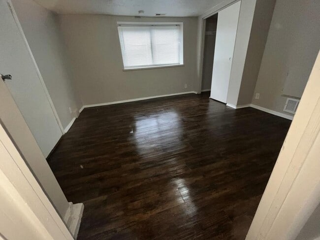 Building Photo - 140 N 31st Ave