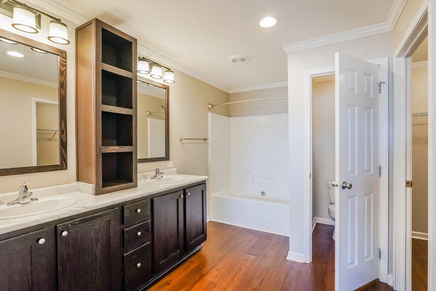 Building Photo - 2003 Vancroft Cir