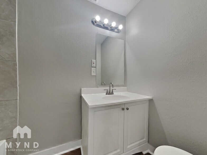 Building Photo - 4101 W Pear St