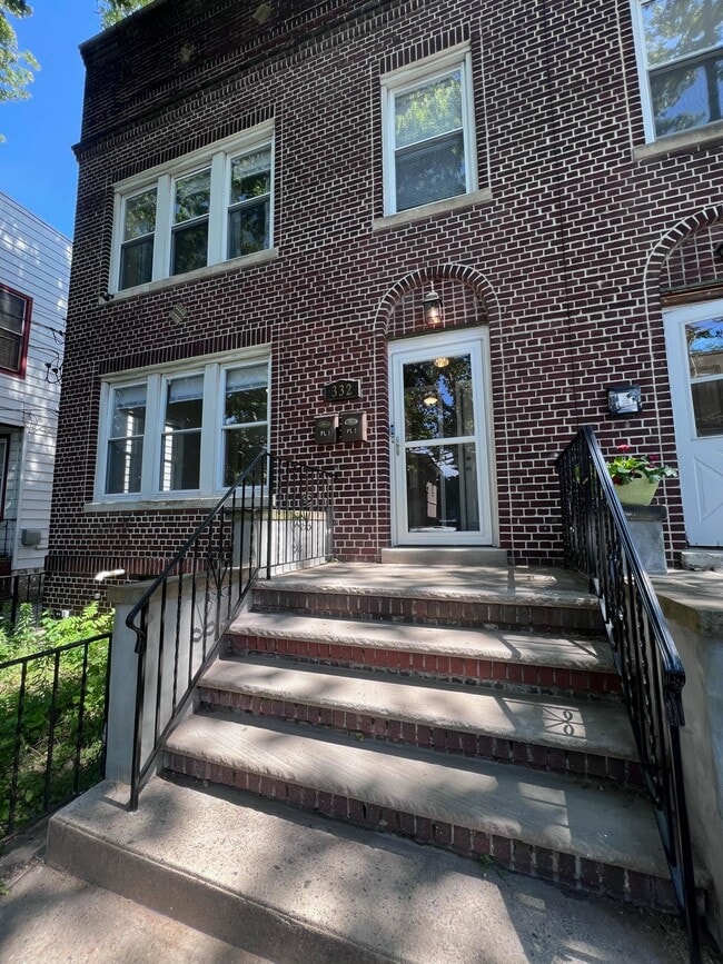 Building Photo - 332 Virginia Ave