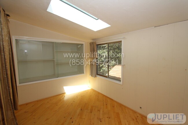 Building Photo - 2 Bed, 1 Bath House w/ AC, Storage Barn