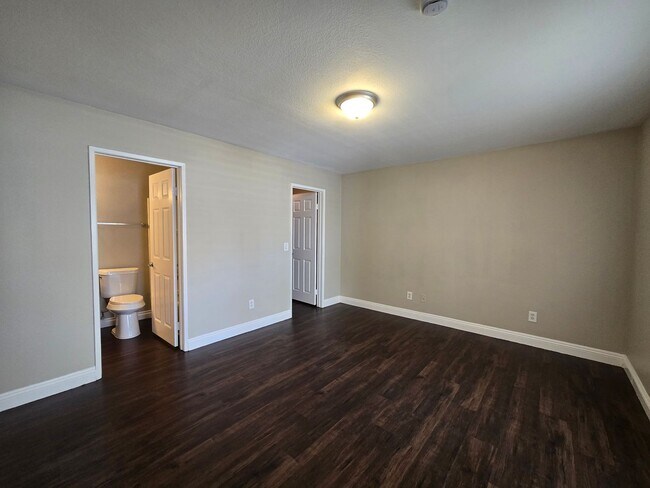 Building Photo - A Fabulous 2 Bedroom, 2 Bathroom condo at ...