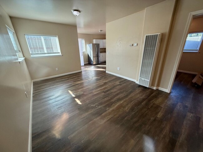 Building Photo - 224 Mountain View Dr