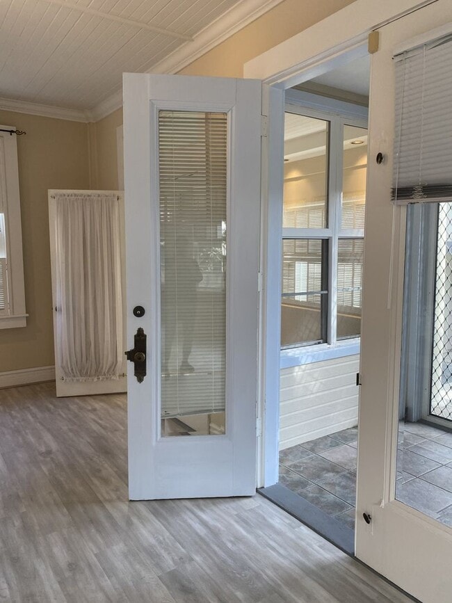 Building Photo - w2152k