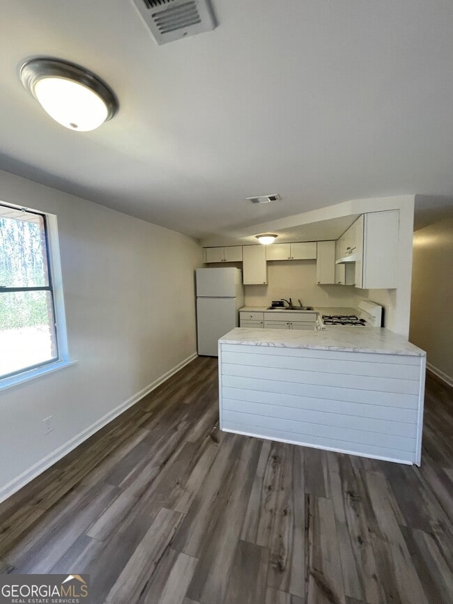 Building Photo - 150 S Meadowcliff Cir