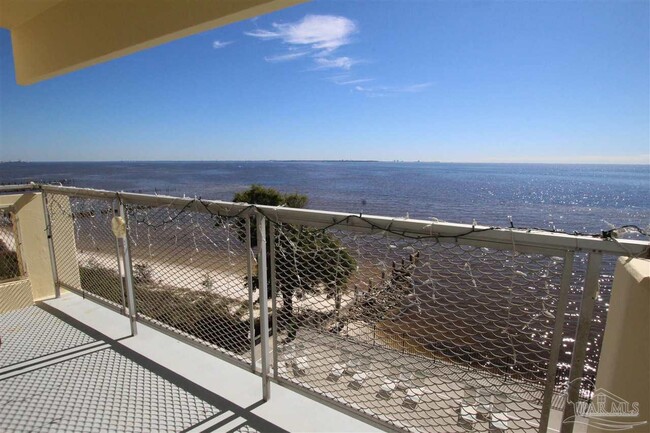 Building Photo - 825 Bayshore Dr