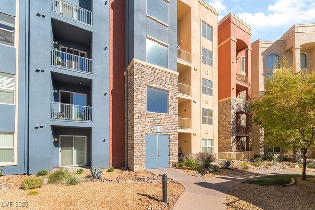 Building Photo - 38 E Serene Ave