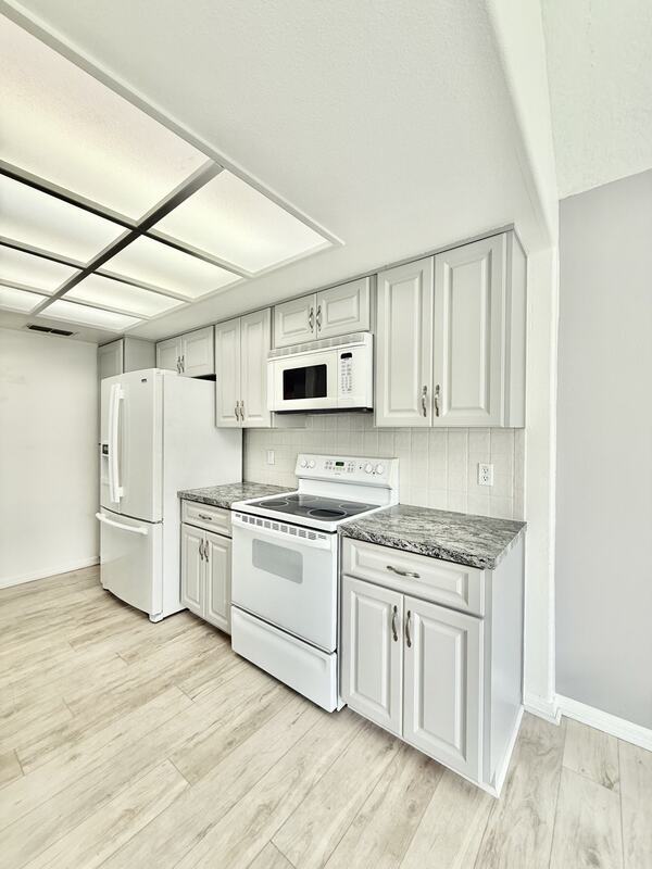 Building Photo - 13642 Dunwoody Ct