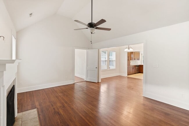Building Photo - 2130 Chesterfield Ave