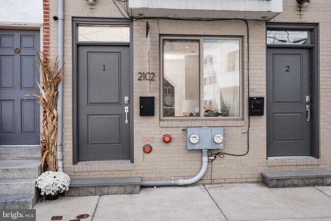 Building Photo - 2102 Berges St