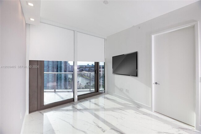 Building Photo - 15701 Collins Ave