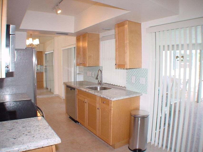 Building Photo - 590 NE Wavecrest Way