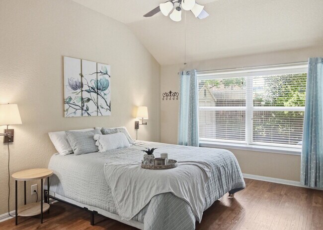 Building Photo - Dual Primary Suites, Screened Porch, and Office in Highland Grove