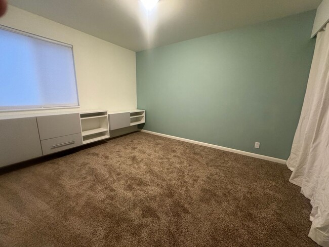 Building Photo - Beautiful SLC condo for rent!