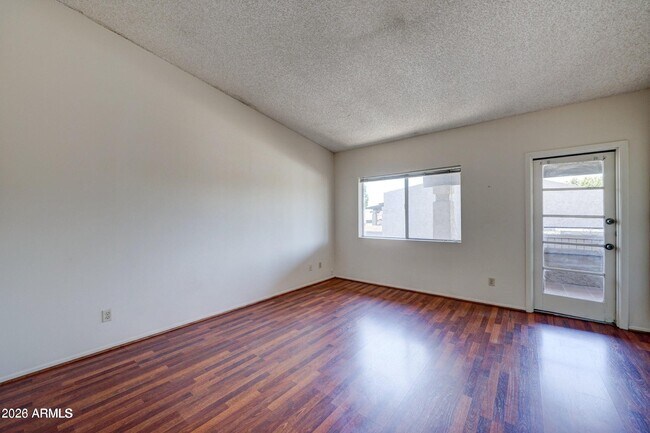 Building Photo - 616 E Manzanita Dr