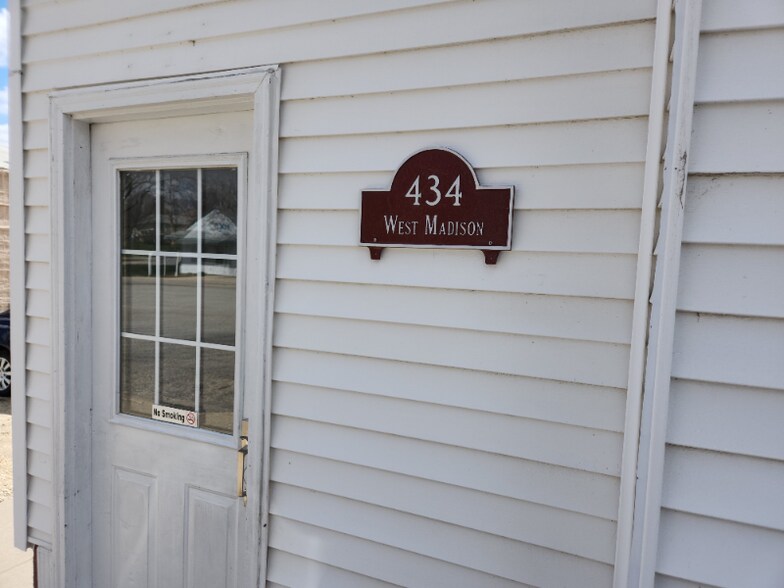 Building Photo - 434 W Madison