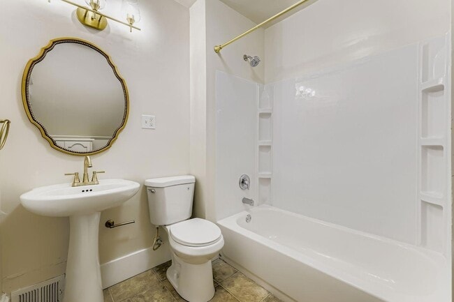 Building Photo - 3507 N Newton Ave