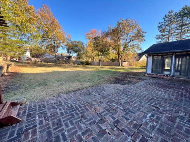 Building Photo - Step into this inviting, sunlit home where space and comfort blend seamlessly