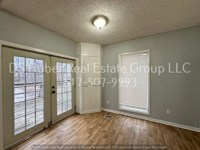 Building Photo - 813 N Jenison Ave