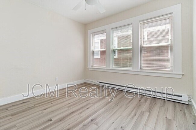 Building Photo - 112 Adams St
