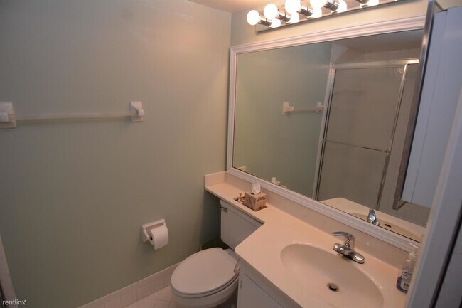 Building Photo - 2 br, 2 bath Condo - 30 Pelican Pointe Dr ...