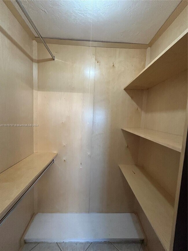 Building Photo - 1530 NE 191st St