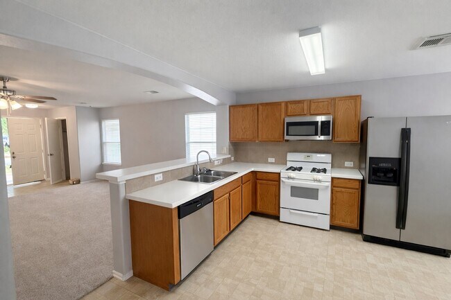 Building Photo - 1614 Wooded Acres Dr