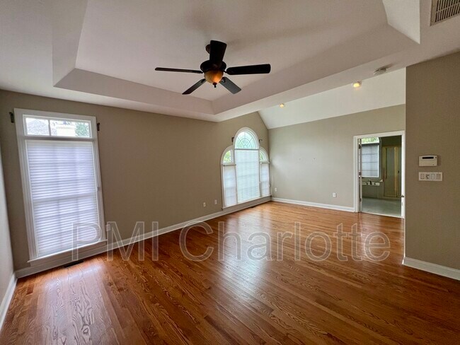 Building Photo - 4432 Shannamara Dr