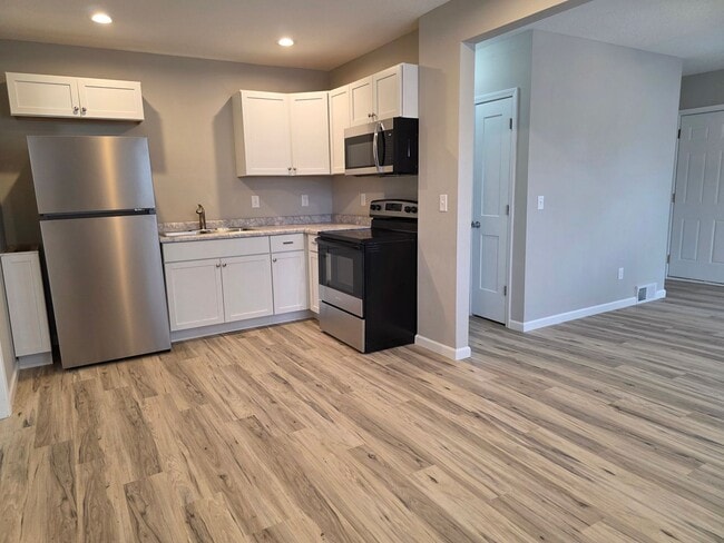 Building Photo - Remodeled Two Bedroom House!