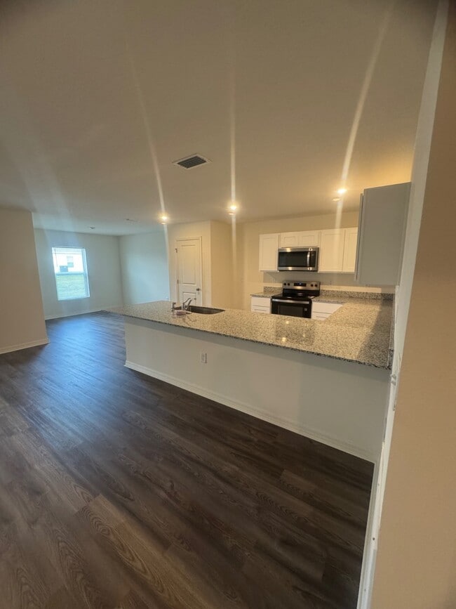 Building Photo - 1848 Grand Ridge St